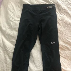 Cropped Nike Pro Leggings